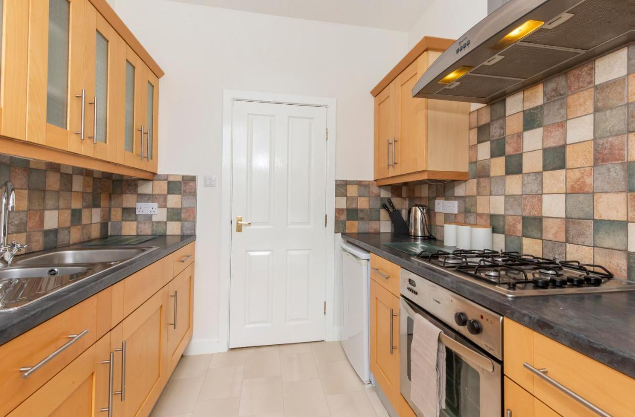 Portland Street With Free Parking Apartemen