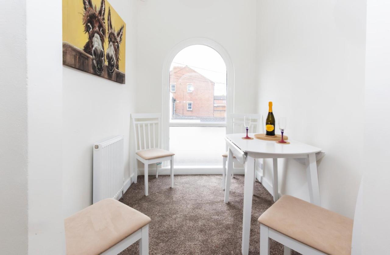 Portland Street With Free Parking Apartemen York